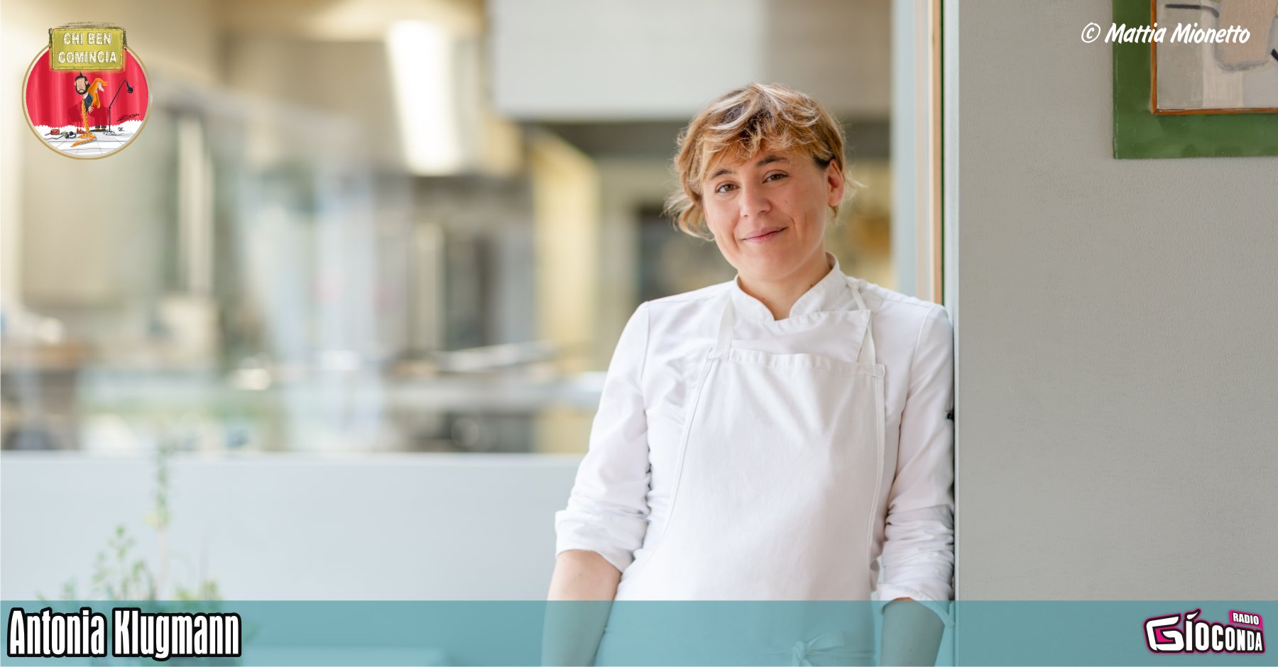 L'ospite d'onore della nuova puntata di "Chi ben comincia", in onda lunedì 1 febbraio, sarà Antonia Klugmann, uno dei 9 chef italiani inseriti nella lista “The Best Chef Top100”. Antonia, nota al grande pubblico grazie alla partecipazione in qualità di giudice alla 7ma edizione di “Masterchef Italia”, è proprietaria del ristorante stellato Michelin l’Argine a Vencò, ricavato nel 2014 da un vecchio mulino del diciassettesimo secolo. La sua cucina è sostenibile e dà molto spazio agli elementi naturali e ai prodotti selvatici.  Antonia è anche autrice del libro “Di Cuore di Coraggio”, pubblicato nel 2019 con Giunti Editore, in cui racconta la sua storia e presenta una selezione delle ricette più rappresentative della sua carriera.