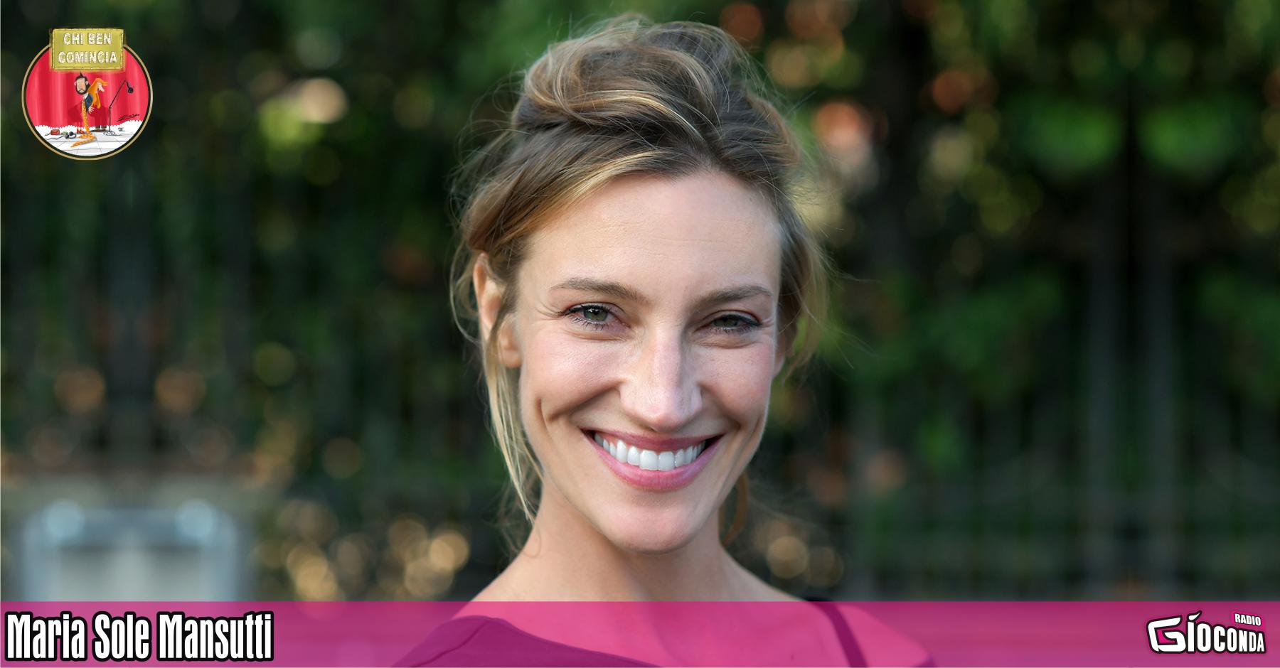 L'ospite d'onore della nuova puntata di "Chi ben comincia", in onda lunedì 19 aprile, sarà l’attrice Maria Sole Mansutti, formatasi all'Accademia Nazionale d’Arte Drammatica Silvio D’Amico. Ha debuttato sul grande schermo nel 2007 con il film "La ragazza del lago" per la regia di Andrea Molaioli e successivamente, sempre in ambito cinematografico, ha fatto parte di altri progetti tra i quali “Il ragazzo invisibile” di Salvatores e “Scusa ma ti chiamo amore” di Moccia. Per la televisione Maria Sole Mansutti ha recitato in diverse serie come “Ris 5 Delitti imperfetti”, “Distretto di polizia 10” e “Don Matteo 6” ed è stata protagonista anche di spot pubblicitari di brand nazionali. Tra i suoi più recenti impegni per il piccolo schermo spicca "Summertime”, serie rimasta a lungo sul podio tra quelle più viste in Italia su Netflix e che ha spopolato anche nel resto del mondo. In Summertime, liberamente ispirata al must di Moccia “Tre metri sopra al cielo”, l'attrice friulana interpreta Laura, la madre di Alex (Ludovico Tersigni), uno dei protagonisti maschili della serie.
