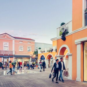 Federmoda chiede l’apertura dei negozi di abbigliamento su appuntamento 2021 - foto Palmanova Outlet Village