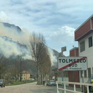 Incendio a Tolmezzo: diverse decine i soccorritori intervenuti 2021