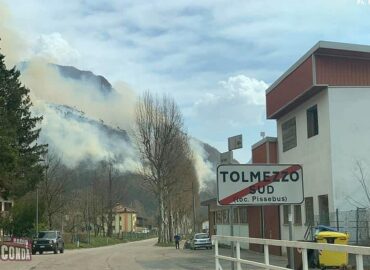 Incendio a Tolmezzo: diverse decine i soccorritori intervenuti 2021