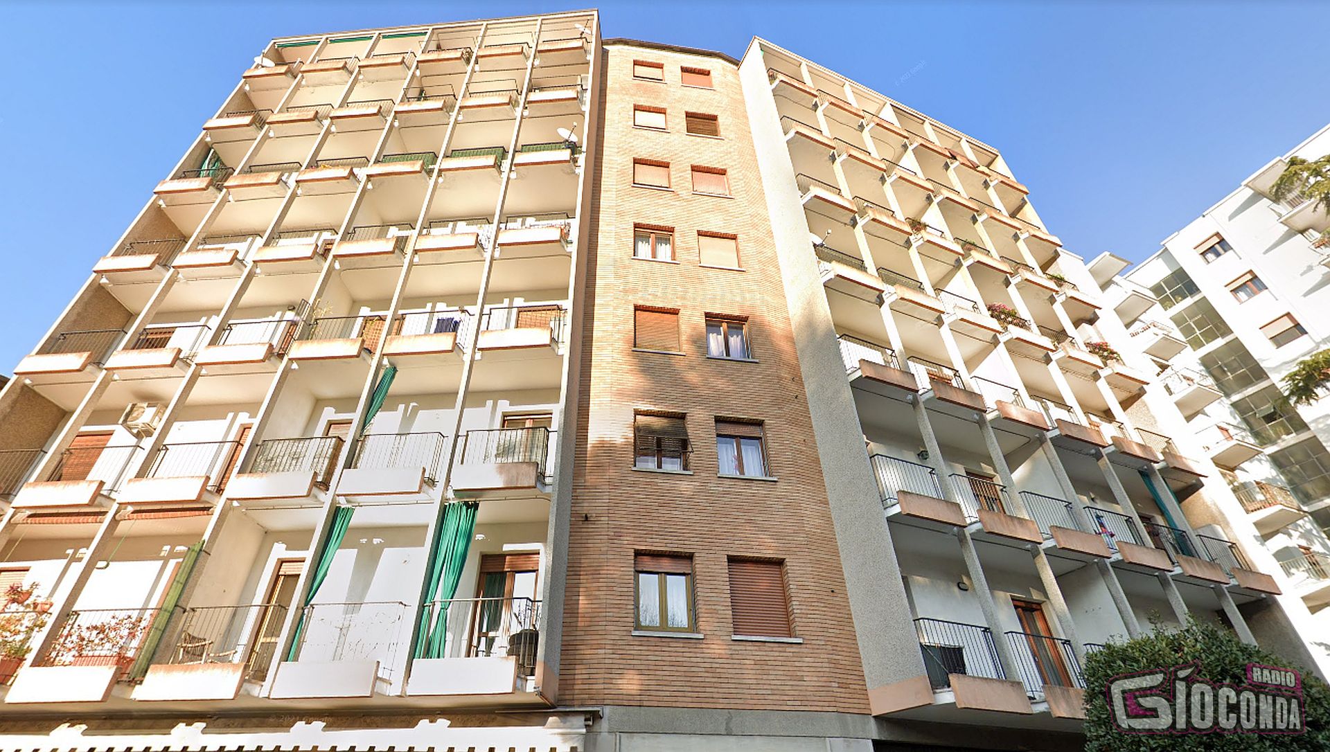 Padre e figlio trovati in casa senza vita