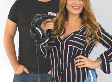 Lunedì 18 ottobre su Radio Gioconda ritorna “Chi ben comincia”, il seguitissimo programma settimanale condotto da Linda Fiore e Stefano Palaferri. Confermate, anche in questa settima edizione, le collaudate partecipazioni del disc-jockey Andrea Sorrentino, della modella televisiva Michelle Masullo, del giornalista Oscar d’Agostino e di giovani studenti interessati al mondo del giornalismo che hanno il compito di intervistare l’ospite d’onore di ogni puntata.