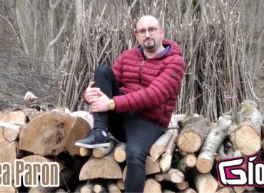 L'ospite della puntata di venerdì 17 dicembre di "Riflettore" è il compositore Andrea Paron che presenta il suo progetto musicale "La Lum", nato dopo un oscuro periodo personale . Tra i più recenti singoli pubblicati c'è "The Music", registrato al "Supersonic music studio di Franz Contadini, a Cervignano del Friuli. Andrea Paron compone principalmente musica elettronica ed è attualmente al lavoro su nuove produzioni discografiche