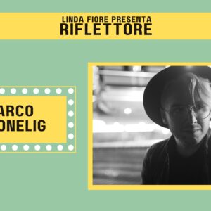 L'ospite della nuova puntata di"Riflettore", in onda venerdì 2 dicembre, è il cantautore Marco Simonelig. Classe 1989 e appassionato di musica e ballo fin da bambino, nel 2014 vince il "Cantafestival de la Bisiacaria" mentre nel 2018 diventa la voce maschile della big band "Dave e i bachi da seta". Successivamente da il via al progetto "Disney Time Machine" che unisce il canto alla sua attività di cosplayer: lo show presenta i piu bei brani tratti dalle colonne sonore dei film Disney e costumi di scena di molti dei personaggi dei cartoni animati. Marco Simonelig a inizio 2023, pubblicherà l'album "Come stai?" che conterrà brani sia in lingua inglese sia in italiano e anche uno in lingua friulana.