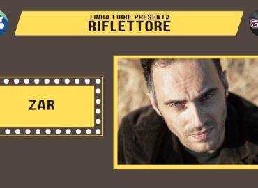 Alessandro Zaritto, in arte Zar, è l'ospite della nuova puntata di"Riflettore", in onda venerdì 9 dicembre alle 14.30 (replica ore 20.30). Nasce a Gaeta, ma trova in Trieste la città giusta per esprimere nell'arte del cantautorale le sue passioni quali la scrittura e la musica. Qui conosce Cristiano Norbedo, già collaboratore di Elisa, Alessandra Amoroso, Francesca Michielin, Marco Mengoni, che produce e mixa il suo primo album, pubblicato lo scorso 11 novembre dal titolo "“Tra luci ed ombre”. Tra i brani contenuti nel progetto discografico, in tutto nove, c'è "Venere", che si presenta come una ballad orchestrale. Zar in “Tra luci ed ombre” spazia dal blues, al country per finire nel rock. L'album è disponibile su tutte le piattaforme musicali.