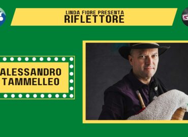 L'ospite dell'ultima puntata del 2022 di "Riflettore", in onda venerdì 23 dicembre alle 14.30 (replica ore 20.30), è il polistrumentista nonché presidente dell' "Associazione Musicologi di Gemona del Friuli" Alessandro Tammelleo. Diplomato in oboe al Conservatorio “J. Tomadini” e laureato in musicologia, col massimo dei voti, al D.A.M.S. di Gorizia con la testi dal titolo “Gli strumenti ad ancia ad Udine tra '500 e '600”, è anche docente di musica. Alessandro Tammelleo è attualmente impegnato nel progetto "Tra vie e piazze un Natale tradizionale", condiviso con il musicista Giovanni Floreani. Insieme, attraverso una cornamusa, una zampogna e una ciaramella, tutti strumenti rigorosamente fatti a mano da esperti artigiani, propongono melodie antiche legate alle tradizioni natalizie nelle piazze del Friuli.