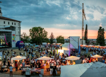 Il prossimo 23 Giugno, il colle del Castello di Udine ospita la dodicesima edizione di “Perlage”, la kermesse enologica dedicata alle bollicine metodo classico e metodo charmat organizzata dalla Pro Loco Udine Castello. Presenta la serata Linda Fiore. Radio ufficiale Radio Gioconda.