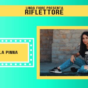 Paola Pinna, giovanissima cantautrice triestina, è l’ospite della nuova puntata di “Riflettore” in onda venerdì 20 ottobre alle 14.30 (replica ore 20.30) Il suo singolo più recente si intitola “Cuore di scorta” per il quale è stato realizzato il video clip, disponibile su tutte le piattaforme digitali.