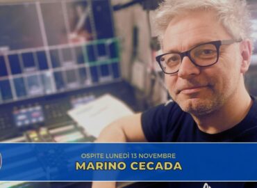 Marino Cecada, da poco rientrato in Italia per una breve pausa del “Rush! World Tour” dei Måneskin per i quali segue la regia delle riprese live, è l’ospite della nuova puntata di “Chi ben comincia” in onda lunedì 13 novembre alle 18.00. Video & Graphic Designer, Multi-Camera Director ed esperto di Visual Content Design, Marino Cecada è originario di Staranzano (Go).